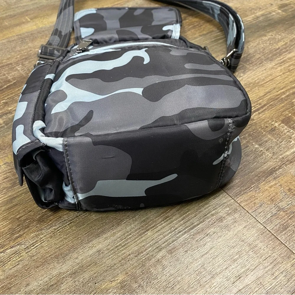 Lug Can Can Black and Gray Messenger Bag Camouflage Design‎ Hiking Camping NWOT